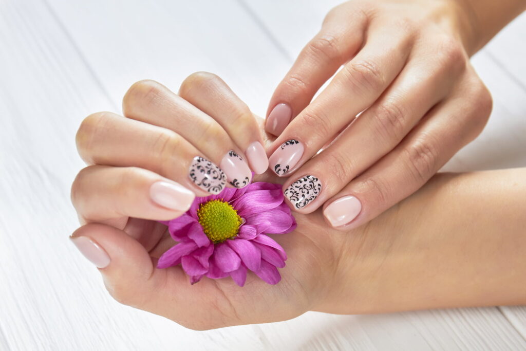 Beautiful manicure japanese gel nails νυχια για χριστουγεννα ουδετερα με σχεδιο